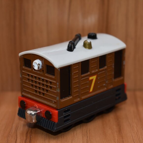 Talking Toby 7 Take and Play Diecast Train Thomas and Friends Wooden Railway - Picture 4 of 4
